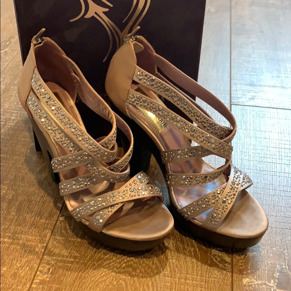Luxury Rebel Zelina platform sandals Size 8